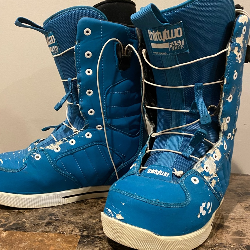 THIRTY TWO Fall 2012 Vibrant Turquoise Woman’s Snowboard Boot